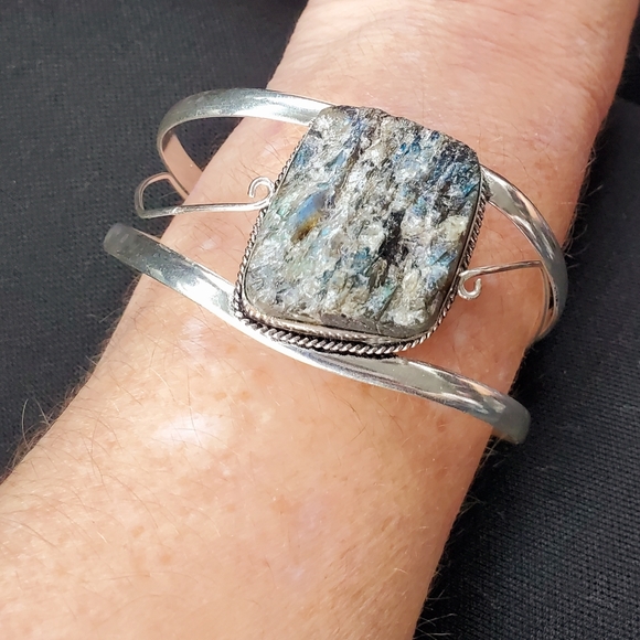 New Spectrolite (Labradorite) Feldspar Rough 925 Silver Cuff Bracelet. - Picture 6 of 14